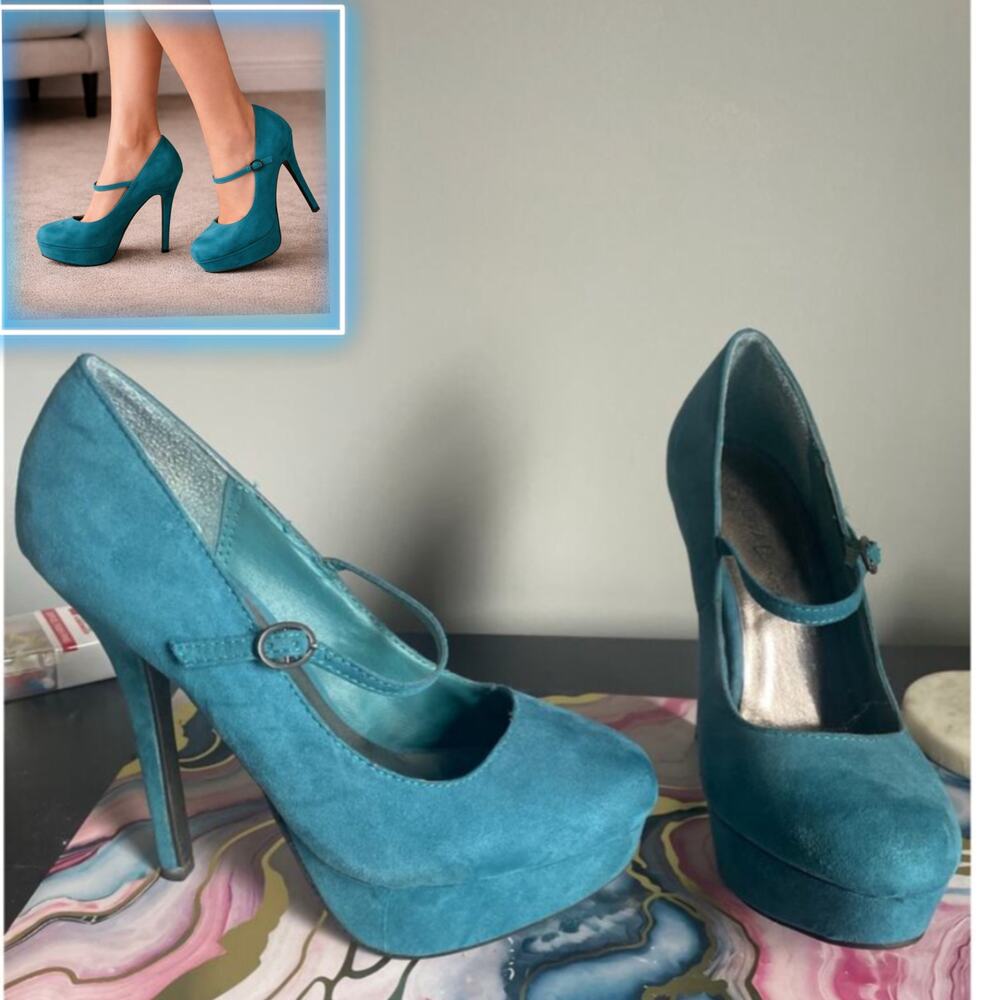 Size 7 blue stiletto heels  diva lounge